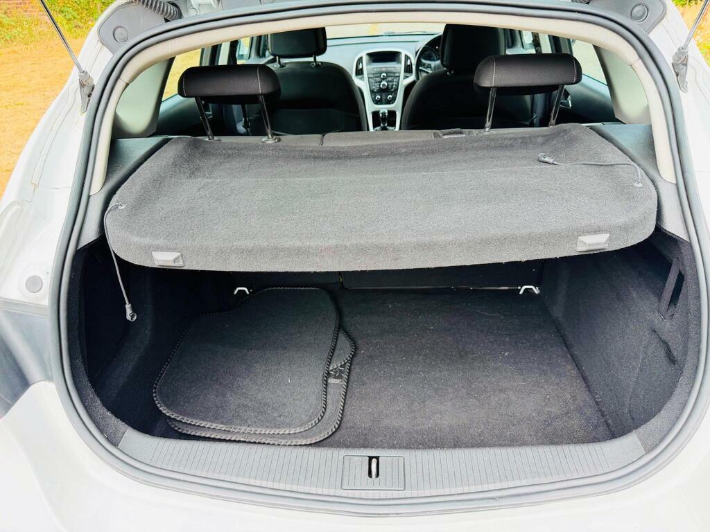 Vauxhall Astra 1.6 16V Elite Euro 5 White #18