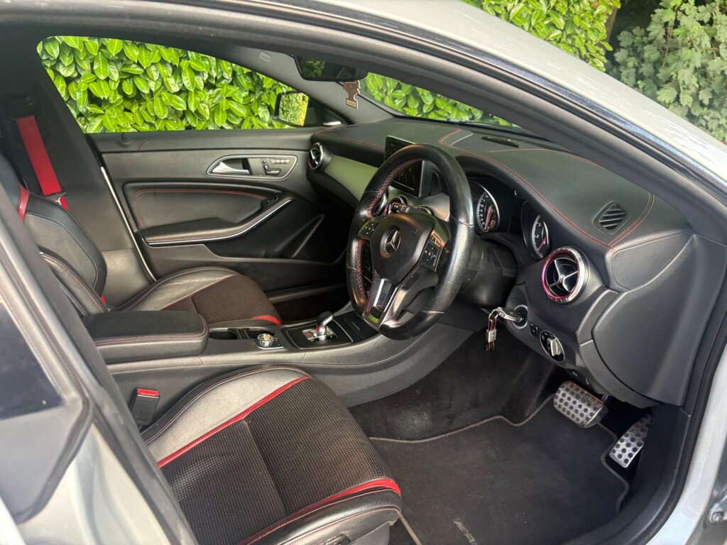 Mercedes-Benz CLA Class 2.1 Cla220 Cdi Amg Red #50