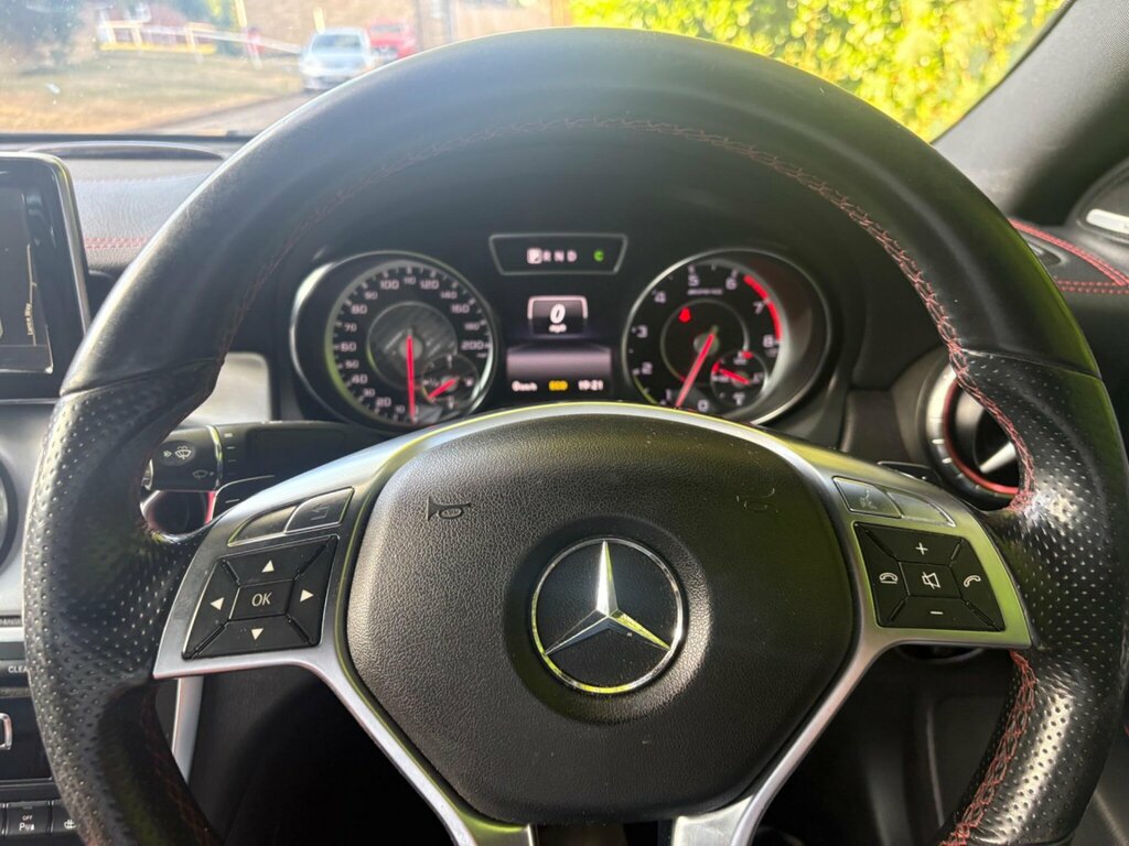 Mercedes-Benz CLA Class 2.1 Cla220 Cdi Amg Red #48