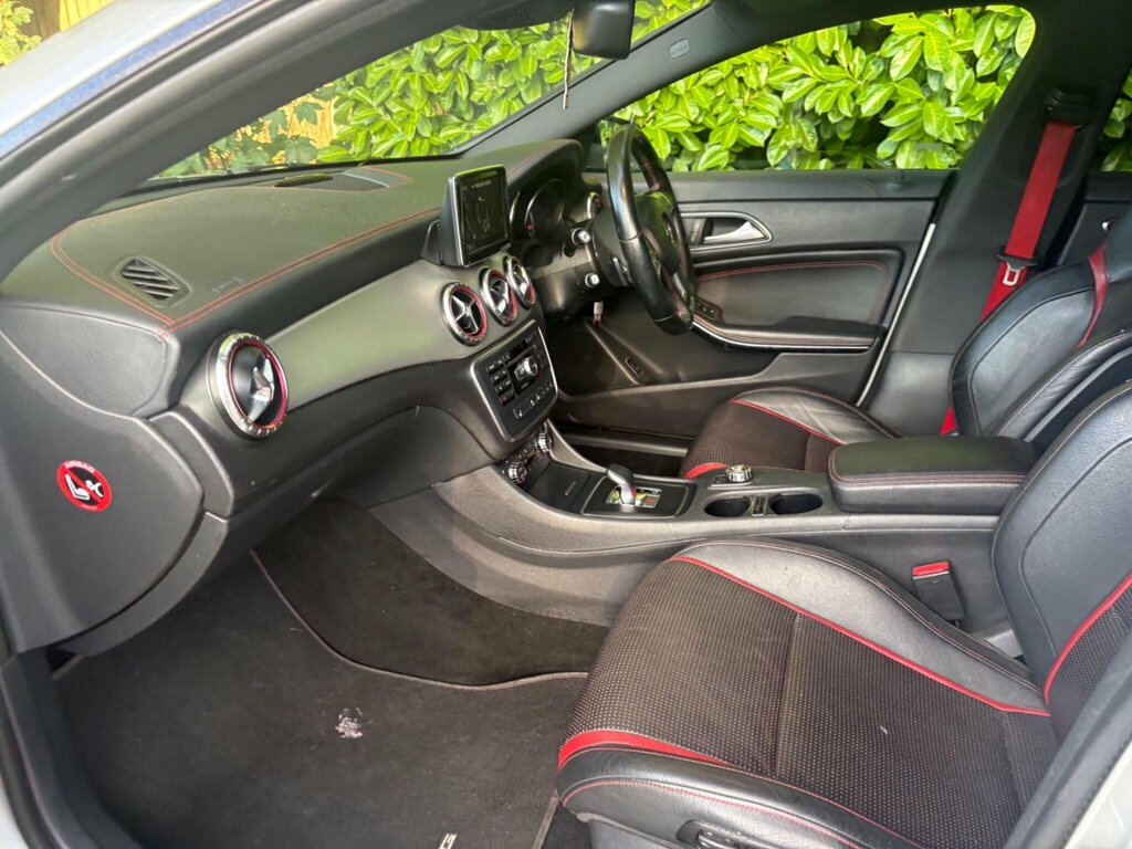 Mercedes-Benz CLA Class 2.1 Cla220 Cdi Amg Red #28