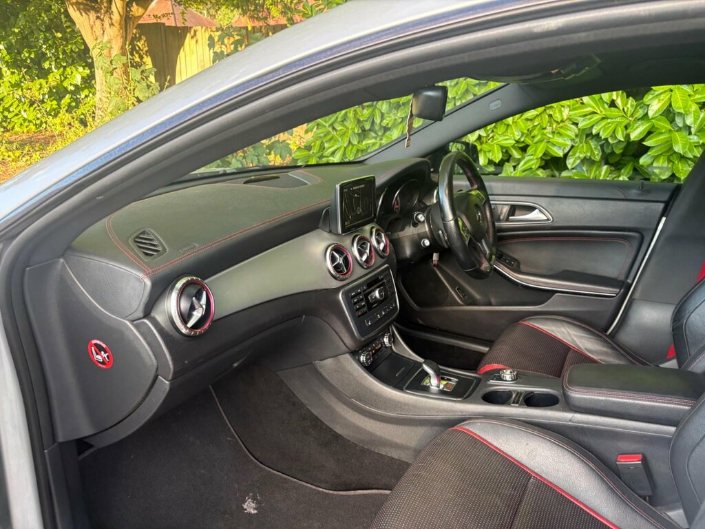 Mercedes-Benz CLA Class 2.1 Cla220 Cdi Amg Red #44