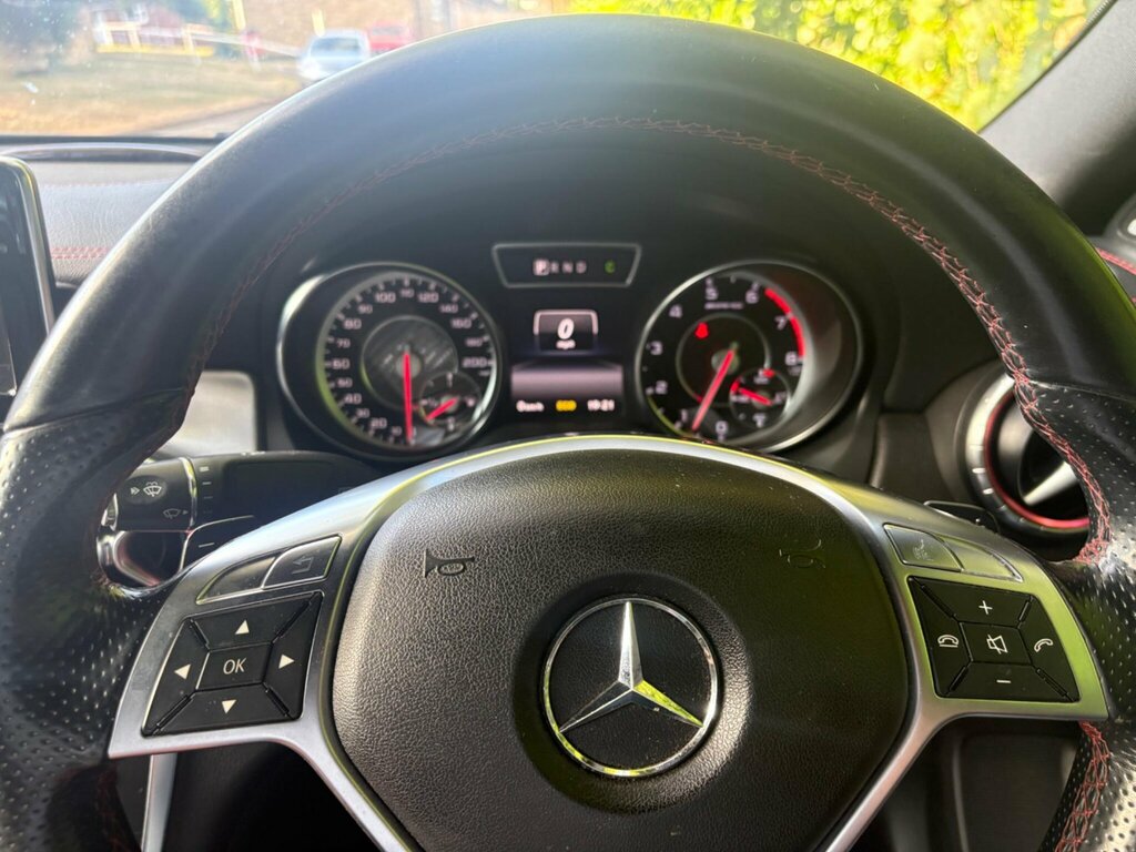 Mercedes-Benz CLA Class 2.1 Cla220 Cdi Amg Red #32