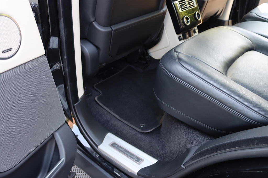 Land Rover Range Rover Master 35 Xlwb White #11