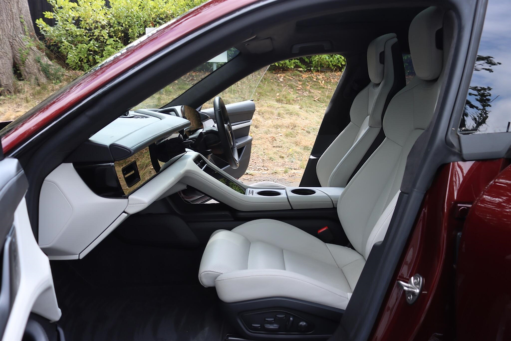 Porsche Taycan Performance Plus 93.4Kwh Turbo Cross Turismo Red #4
