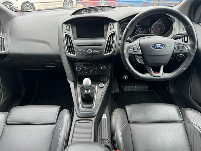 Ford Focus 2018 2.0 Tdci St-3 Hatchback CV18OSO Red #3
