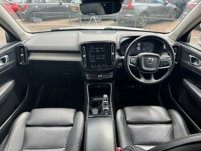 Volvo XC40 2019 2.0 D4 Inscription Pro Suv Aw FM68EOS Silver #3