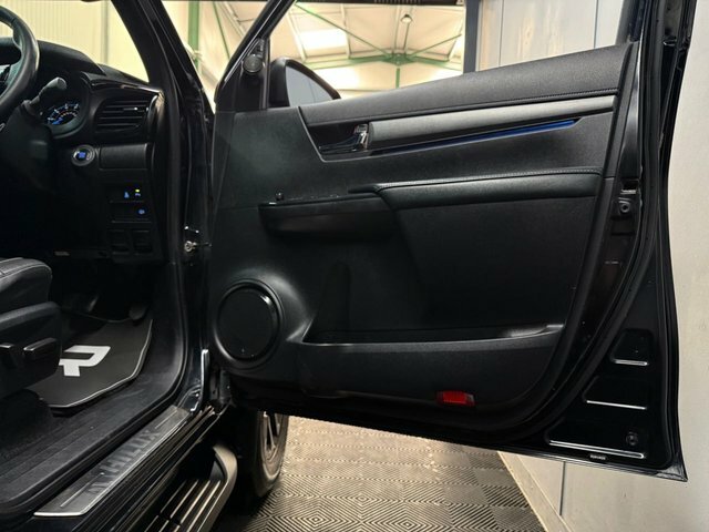 Toyota HILUX Hi-luxury Invincible X D-4d 4Wd Double Cab Grey #49
