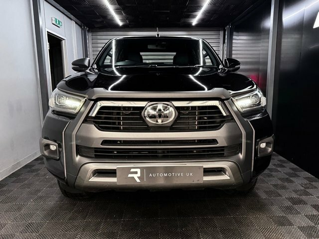 Toyota HILUX 2021 2.8 D-4d Invincible X Pickup Double Cab D Black #2