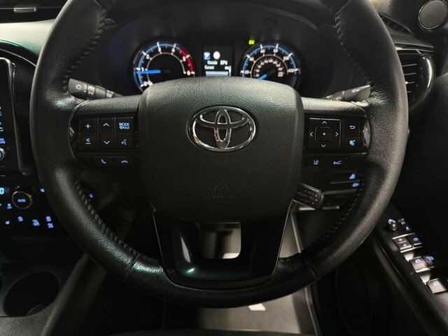 Toyota HILUX Hi-luxury Invincible X D-4d 4Wd Double Cab Grey #29