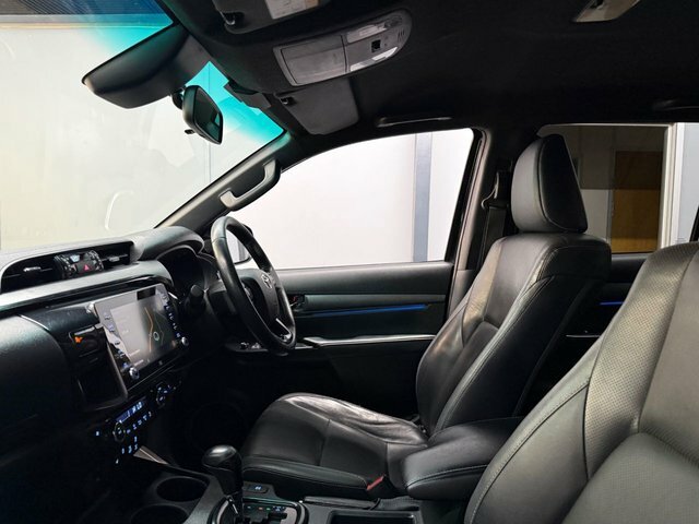 Toyota HILUX Hi-luxury Invincible X D-4d 4Wd Double Cab Grey #37