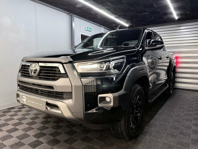 Toyota HILUX 2021 2.8 D-4d Invincible X Pickup Double Cab D Black #3