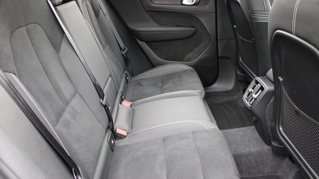 Volvo XC40 B4 P Ultra Dark Sunroof, Harmankardon Sound, 3 RV75OCY  #6