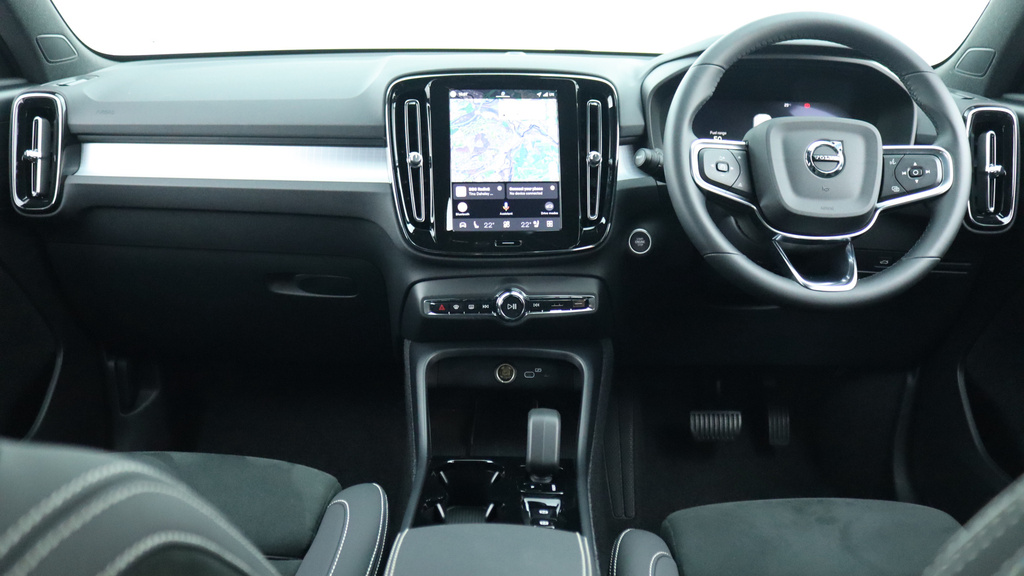 Volvo XC40 B4 P Plus Dark Park Camera, Heated Seats, Apple RV75UCA  #5