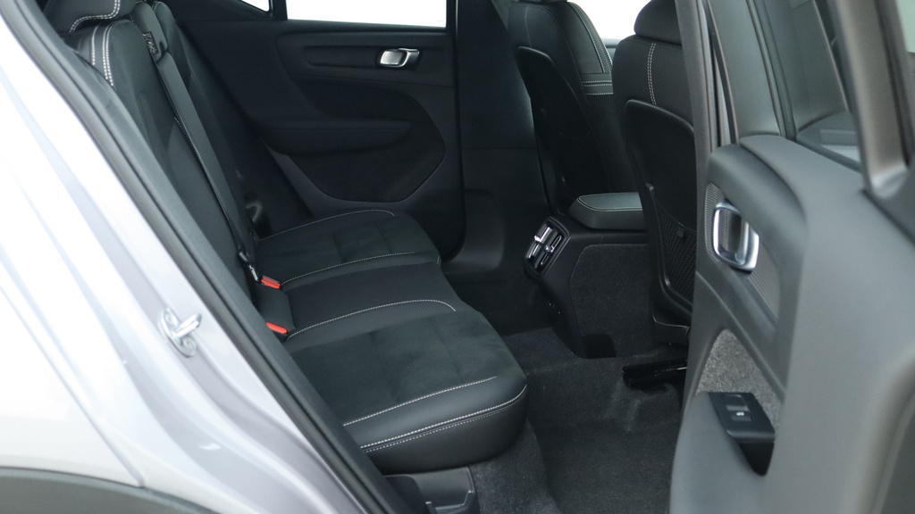 Volvo XC40 B4 P Plus Dark Park Camera, Heated Seats, Apple RV75UCA  #6