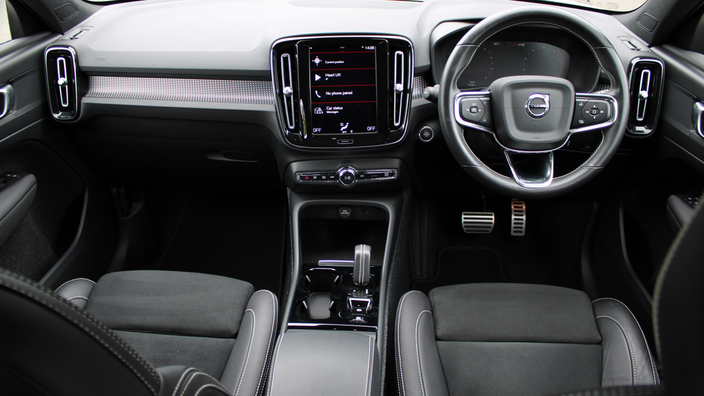 Volvo XC40 B4 P R-design Sunroof, Park Camera, Tinted Wind  #5