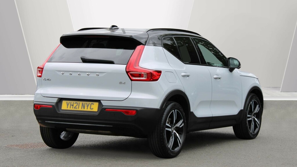 Volvo XC40 B4 P R-design Sunroof, Park Camera, Tinted Wind  #2