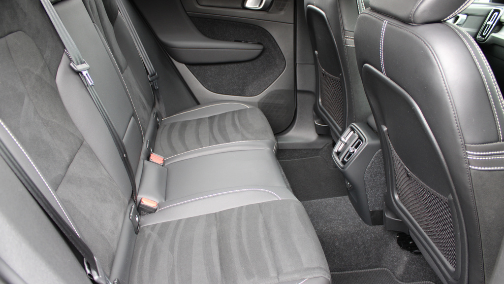 Volvo XC40 B4 P R-design Sunroof, Park Camera, Tinted Wind  #6