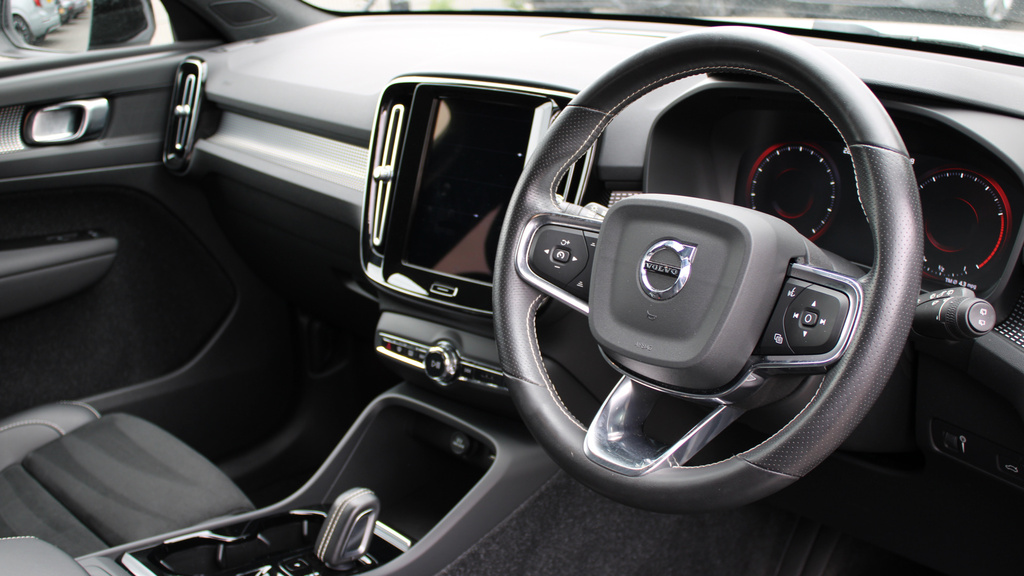Volvo XC40 B4 P R-design Sunroof, Park Camera, Tinted Wind  #4