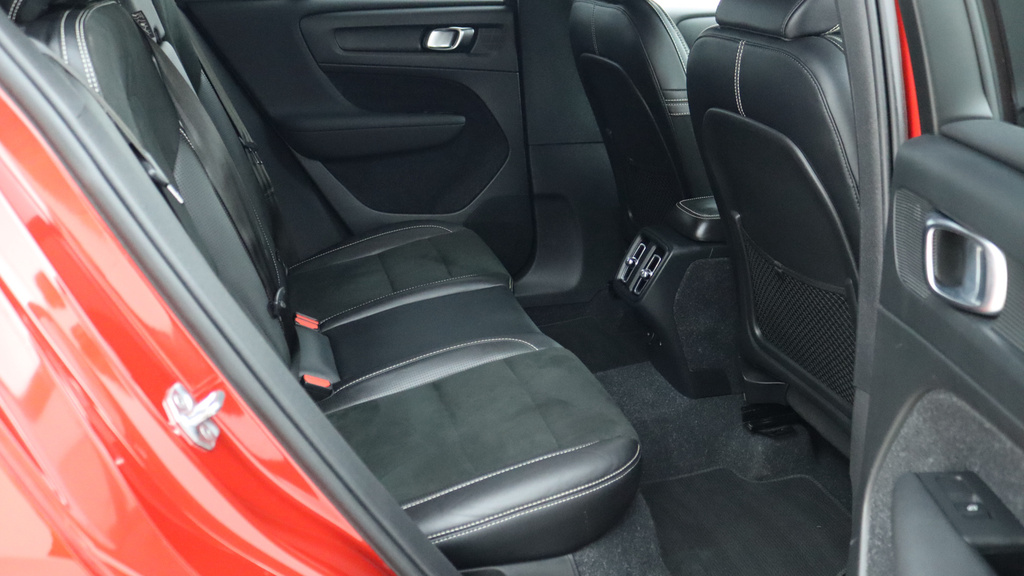 Volvo XC40 T3 R-design Tinted Windows, Heated Seats, #6