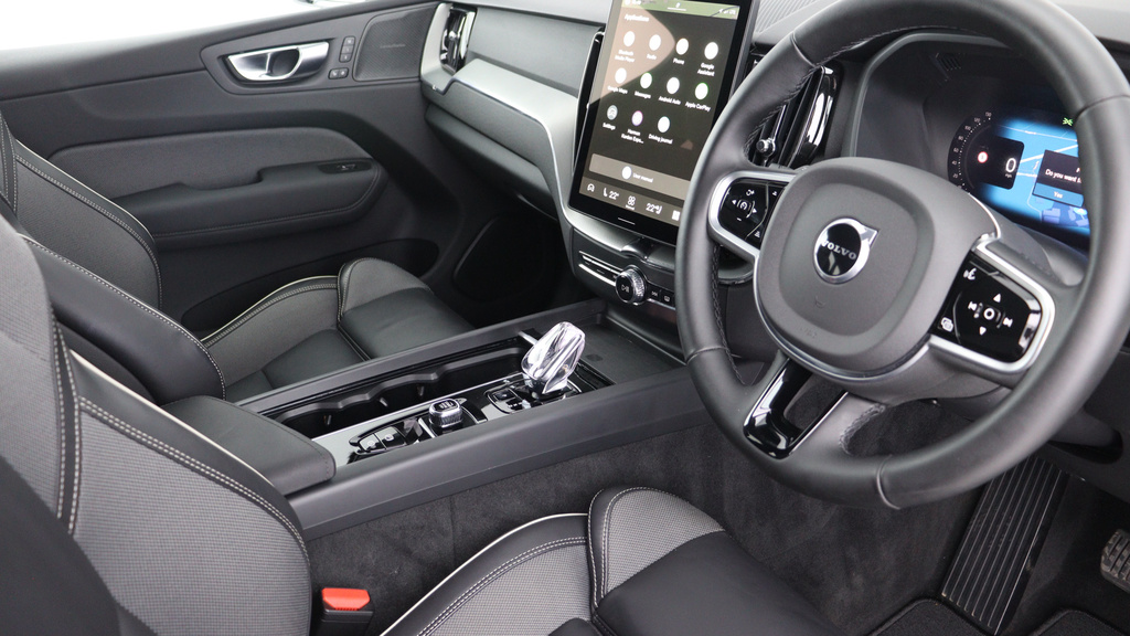 Volvo XC60 B5 P Awd Plus Black Edition Harmankardon Sound RA25NZC #4