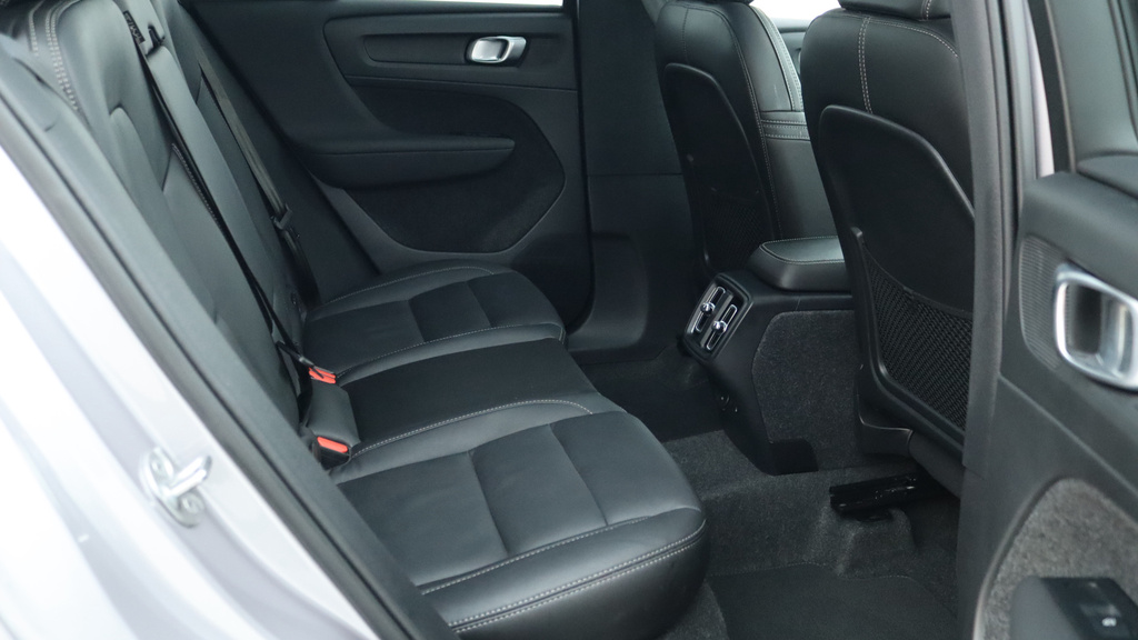 Volvo XC40 B3 P Ultra Dark Sunroof, Harmankardon Sound, 3 RV75USZ #6