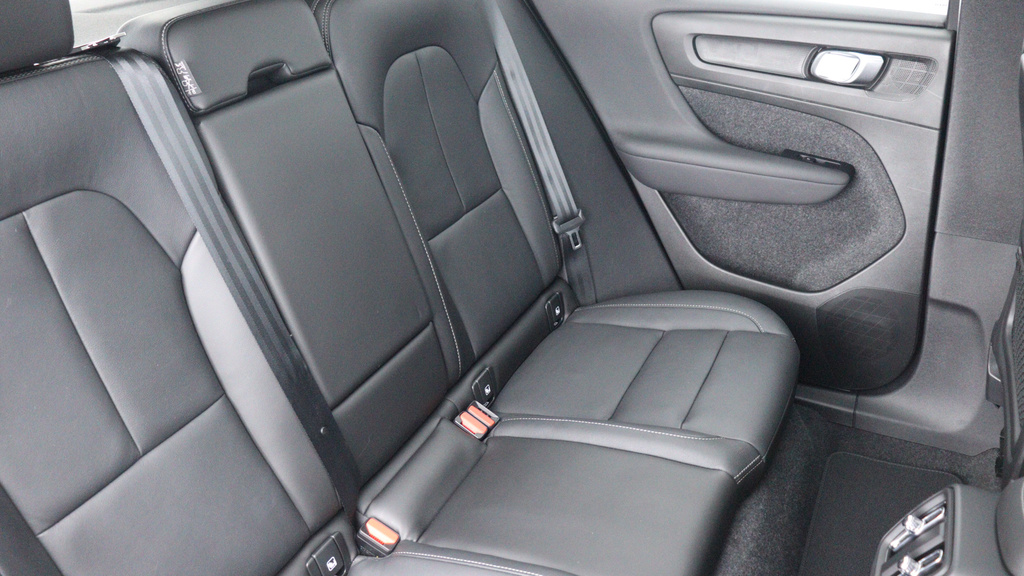 Volvo XC40 B3 P Ultra Bright Sunroof, Harmankardon Sound, RF25HBB #6