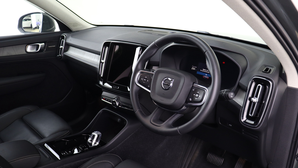 Volvo XC40 B3 P Ultra Bright Sunroof, Harmankardon Sound, RF25UVB #4