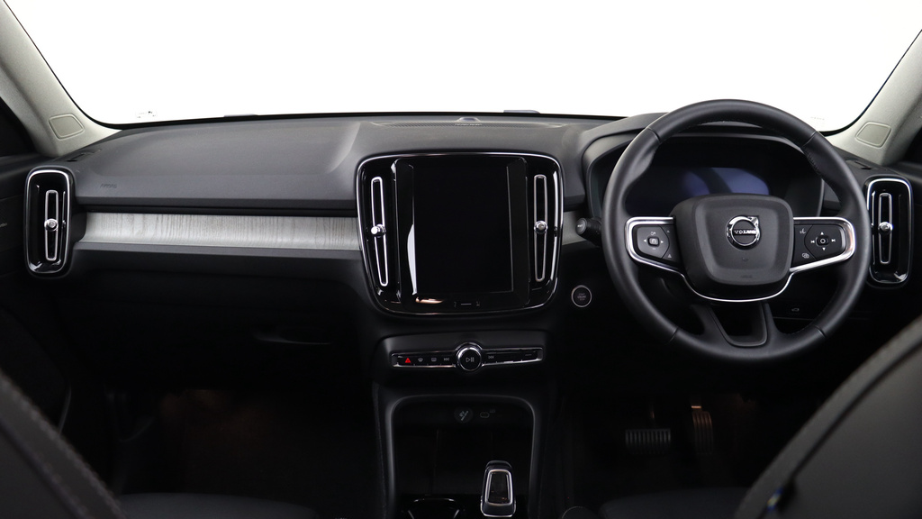 Volvo XC40 B3 P Ultra Bright Sunroof, Harmankardon Sound, RF25UVB #5