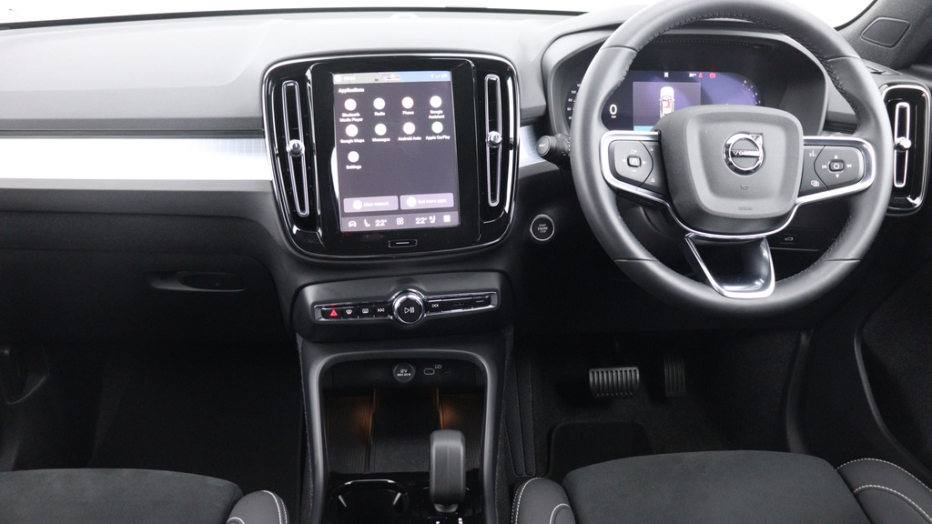 Volvo XC40 B3 P Plus Dark Park Camera, Heated Seats, Apple OY75UYO #5