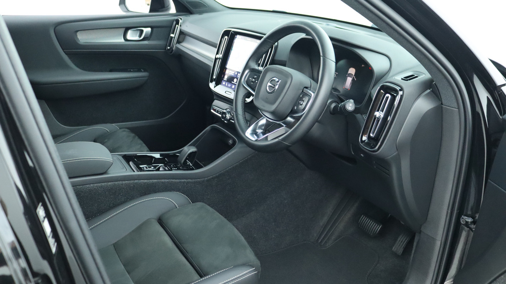 Volvo XC40 B3 P Plus Dark Park Camera, Heated Seats, Apple RF25MWD #4