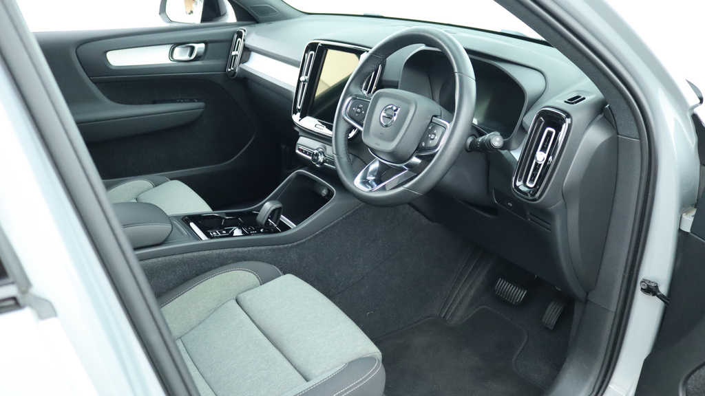 Volvo XC40 B3 P Plus Dark Low Tax, 360 Camera, Pre-conditi #4