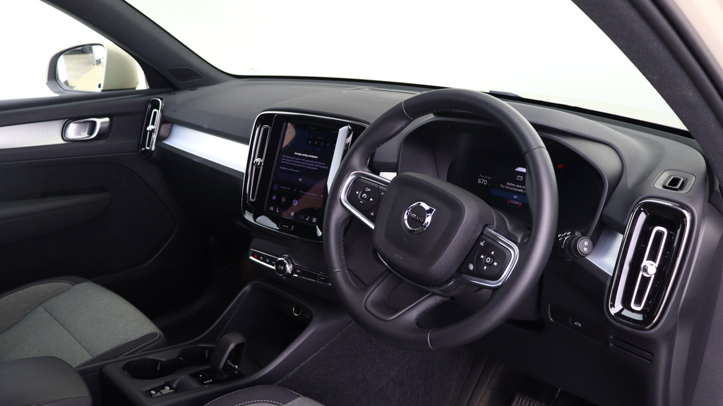 Volvo XC40 B3 P Core Park Assist, Cruise Control, Apple Ca RJ25WCE #4