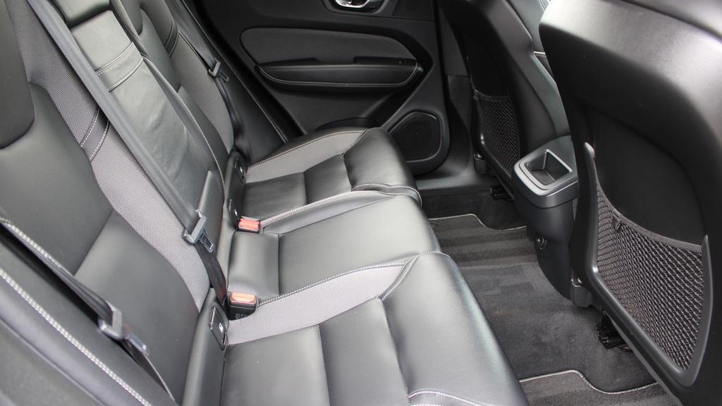 Volvo XC60 B4 D R-design Sunroof, Heated Seats, Apple Carp #6