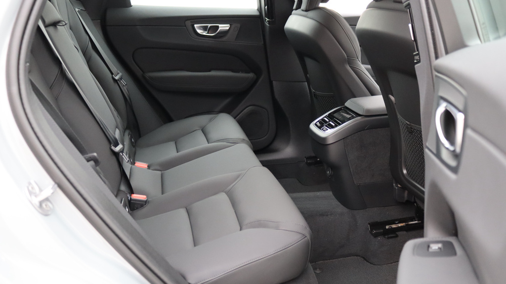 Volvo XC60 B5 P Awd Plus Dark 360 Camera, Leather, Adaptiv YC26XKA  #6