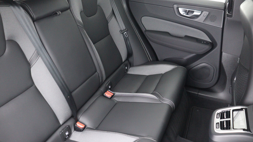 Volvo XC60 B5 P Awd Plus Black Edition Harmankardon Sound YA75FGP  #6