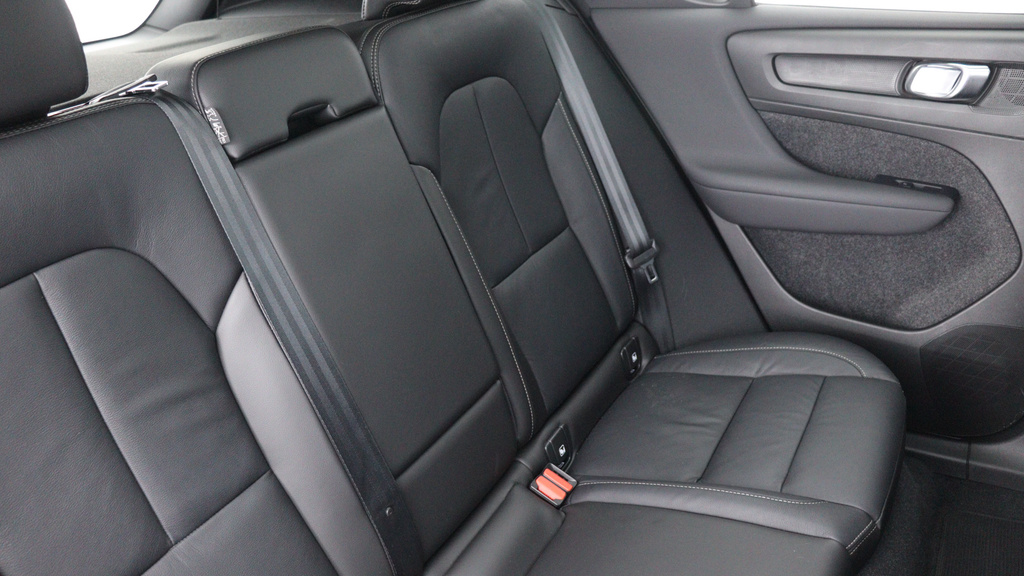 Volvo XC40 B4 P Ultimate Dark Sunroof, Harmankardon Sound YD23JLS #6