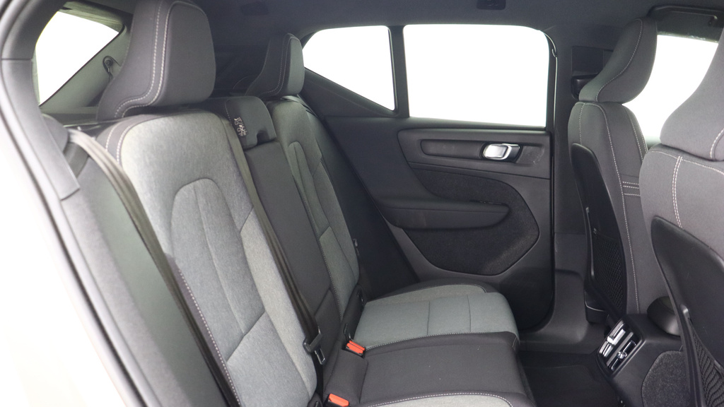 Volvo XC40 B3 P Plus Dark Park Camera, Heated Seats, Apple YY23USE  #6