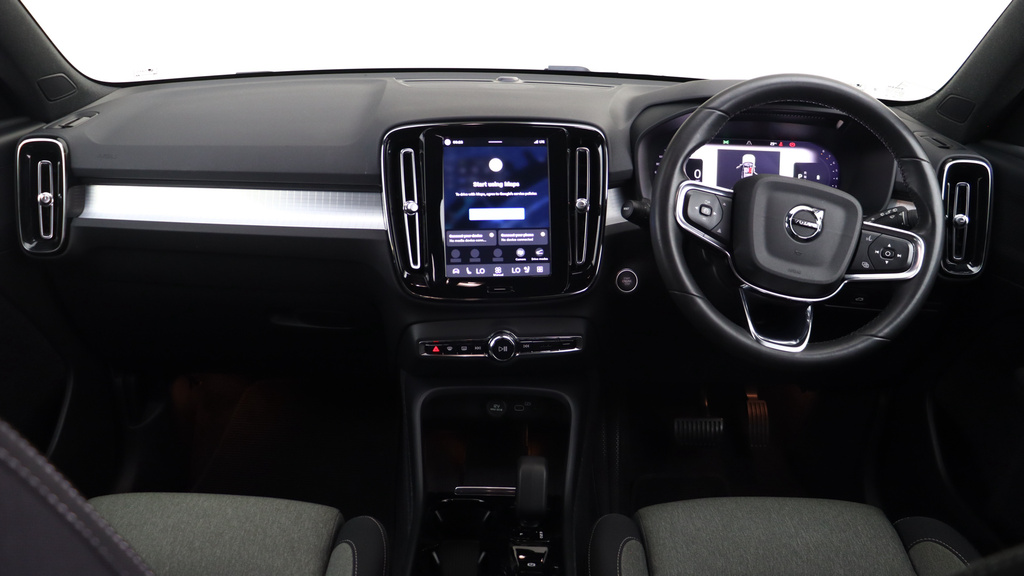 Volvo XC40 B3 P Plus Dark Park Camera, Heated Seats, Apple YY23USE  #5