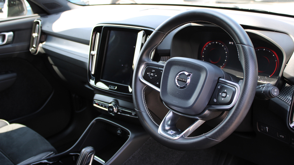 Volvo XC40 D3 Awd R-design Sunroof, Winter Pack, Park C YJ69TLF #4