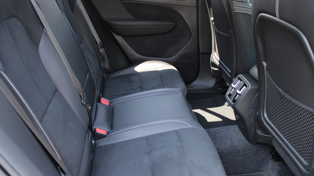 Volvo XC40 D3 Awd R-design Sunroof, Winter Pack, Park C YJ69TLF #6