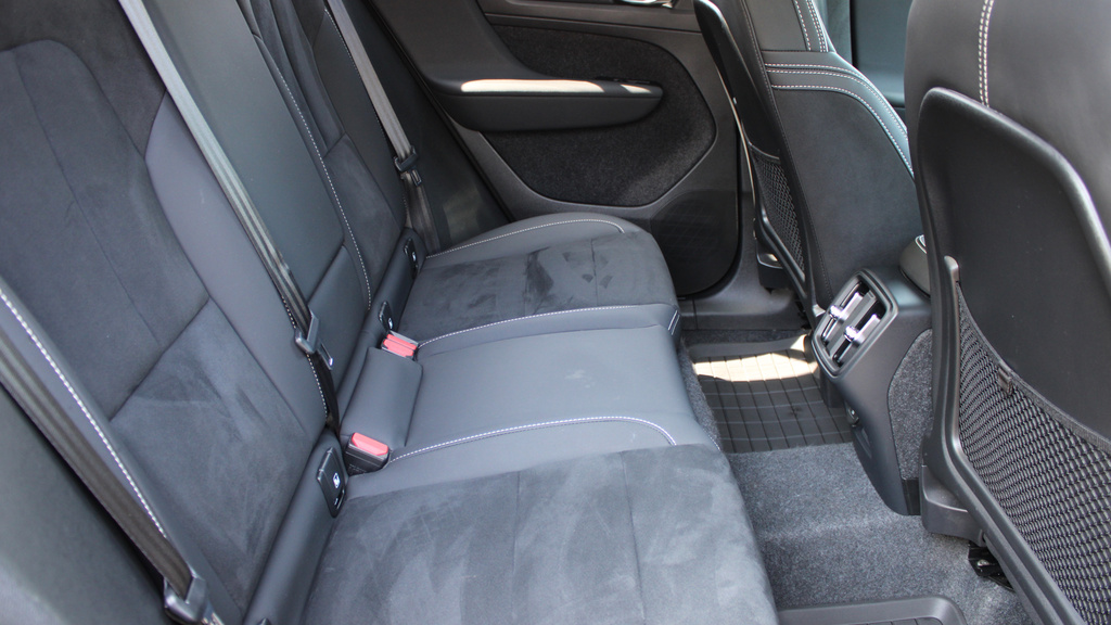 Volvo XC40 B3 P Ultra Black Edition Sunroof, Harmankardon RV25WMX #6