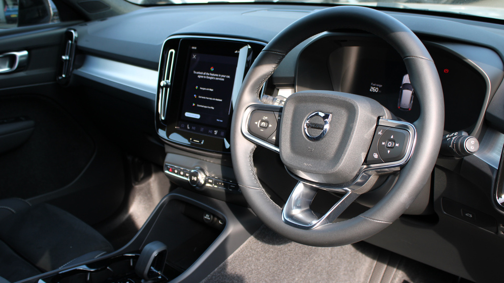 Volvo XC40 B4 P Plus Dark Park Camera, Heated Seats, Apple RF25XWO  #4