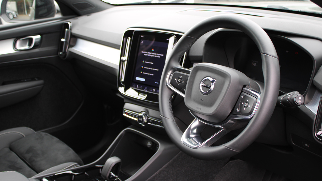 Volvo XC40 B3 P Plus Dark Park Camera, Heated Seats, Apple RF25XWH #4