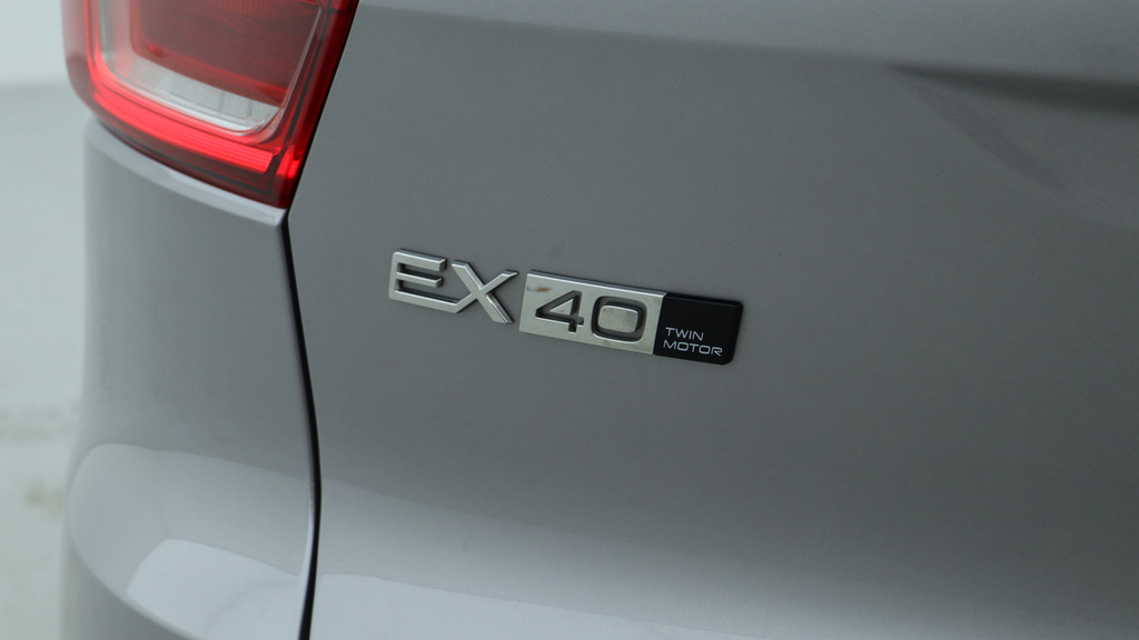 Volvo EX40 Volvo Ex40 Estate 325Kw Tm Perf Ultra Black Editio White #40