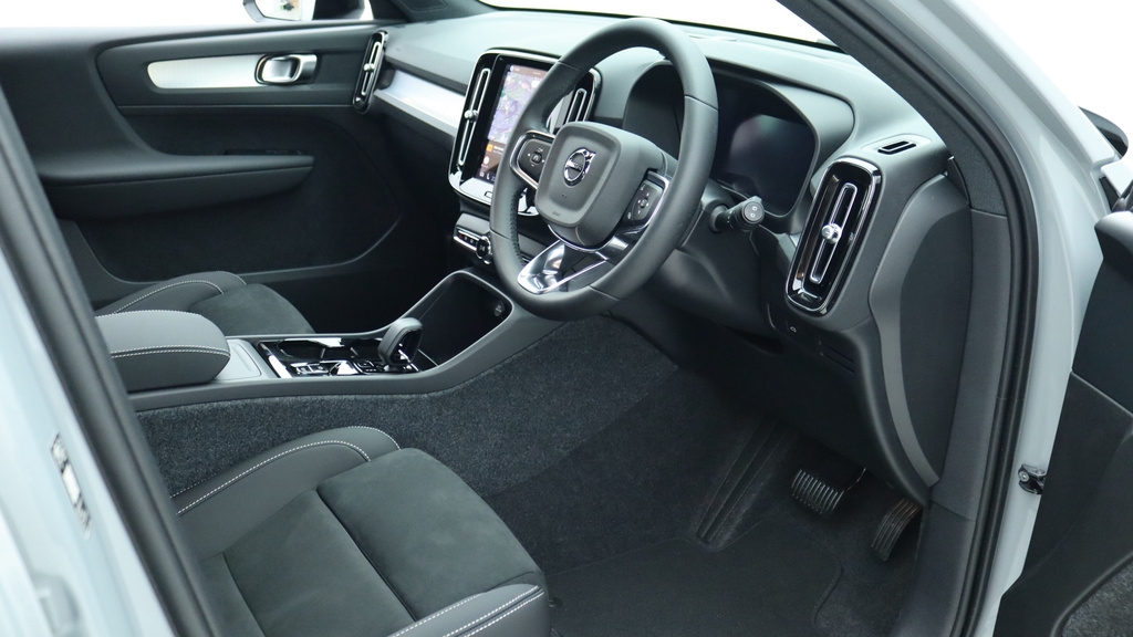 Volvo XC40 B3 P Plus Dark Park Camera, Heated Seats, Apple  #4