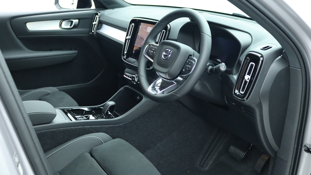 Volvo XC40 B3 P Plus Dark Park Camera, Heated Seats, Apple  #4