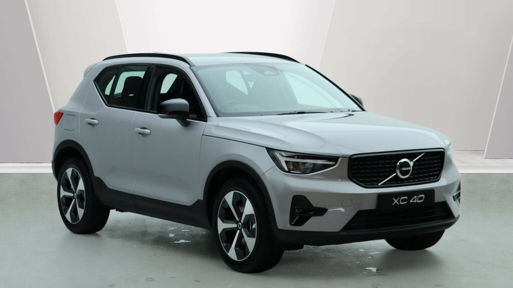 Volvo XC40 B3 P Plus Dark Park Camera, Heated Seats, Apple 