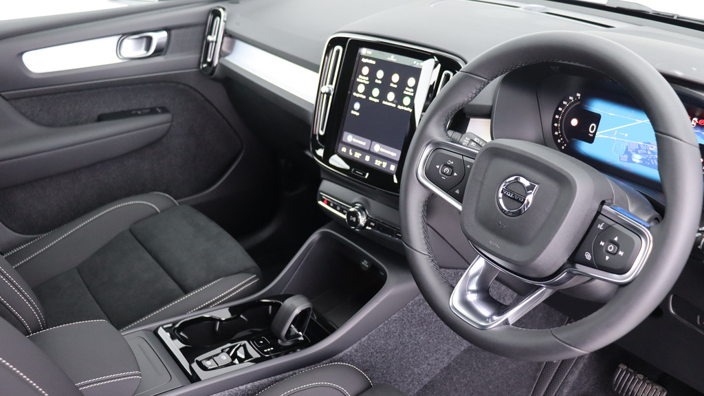 Volvo XC40 B3 P Plus Dark Park Camera, Heated Seats, Apple  #4