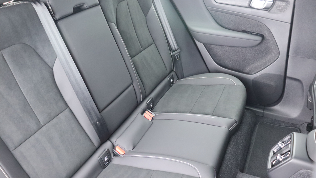 Volvo XC40 B3 P Plus Dark Park Camera, Heated Seats, Apple  #6