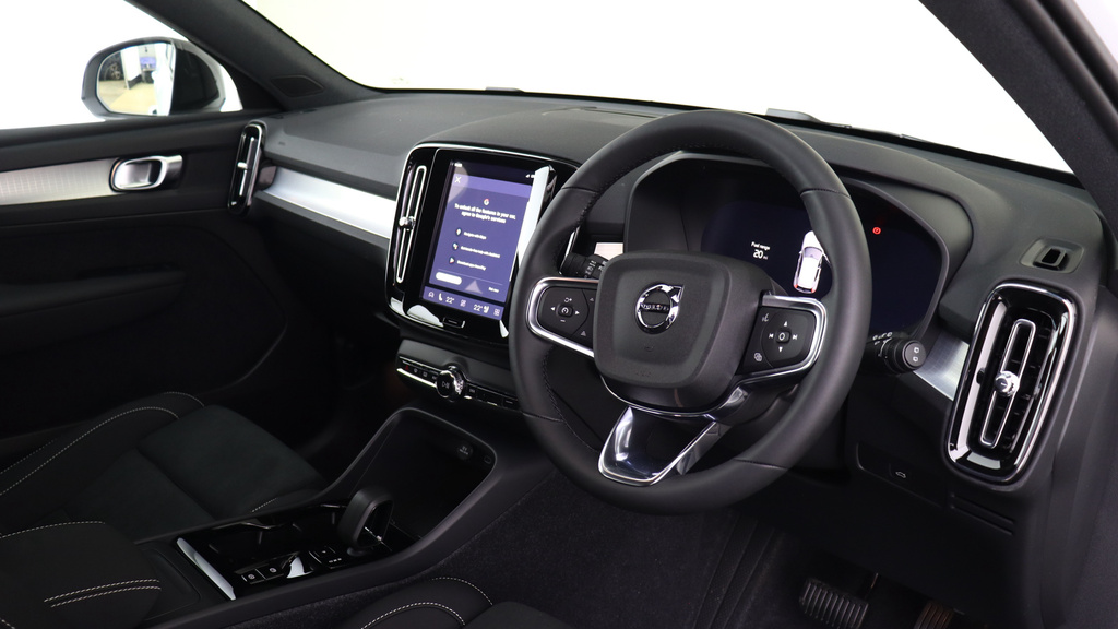 Volvo XC40 B3 P Plus Dark Park Camera, Heated Seats, Apple  #4